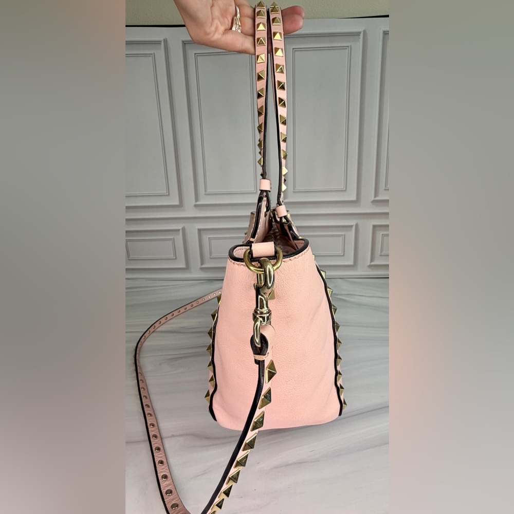 Valentino Garavani Rockstud Blush Pink 2-Way Tote Crossbody Bag With Gold Studs - Picture 4 of 7